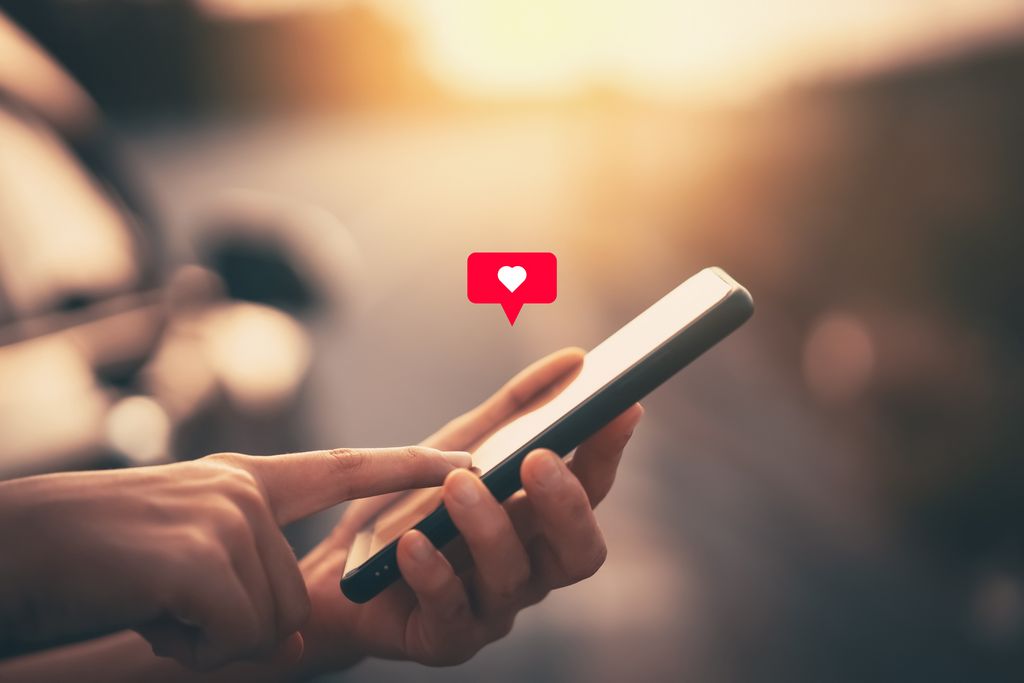 AmourMeet Review: Features, Tips and Prices 2025